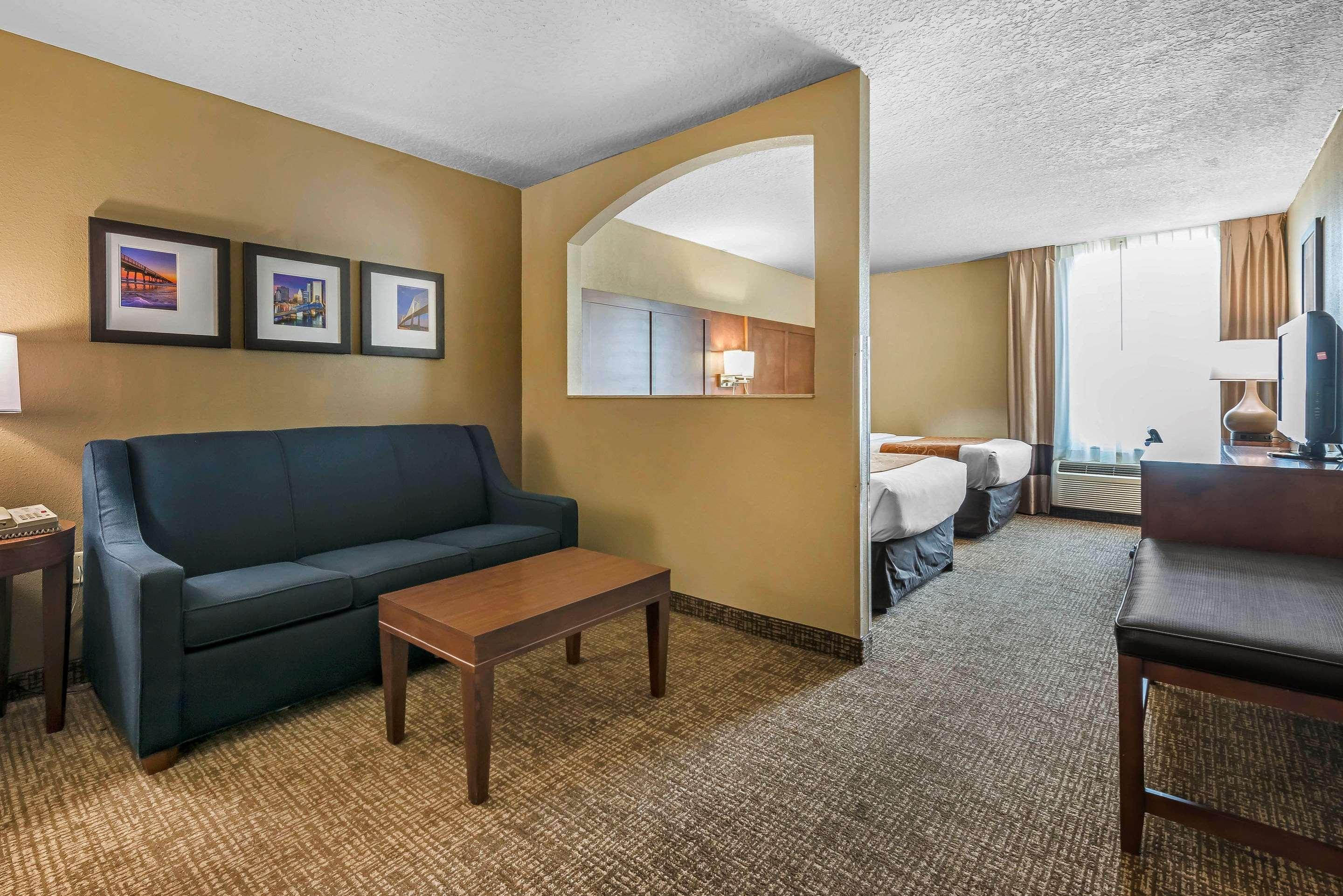 Comfort Suites Baymeadows Near Butler Blvd Jacksonville Eksteriør billede