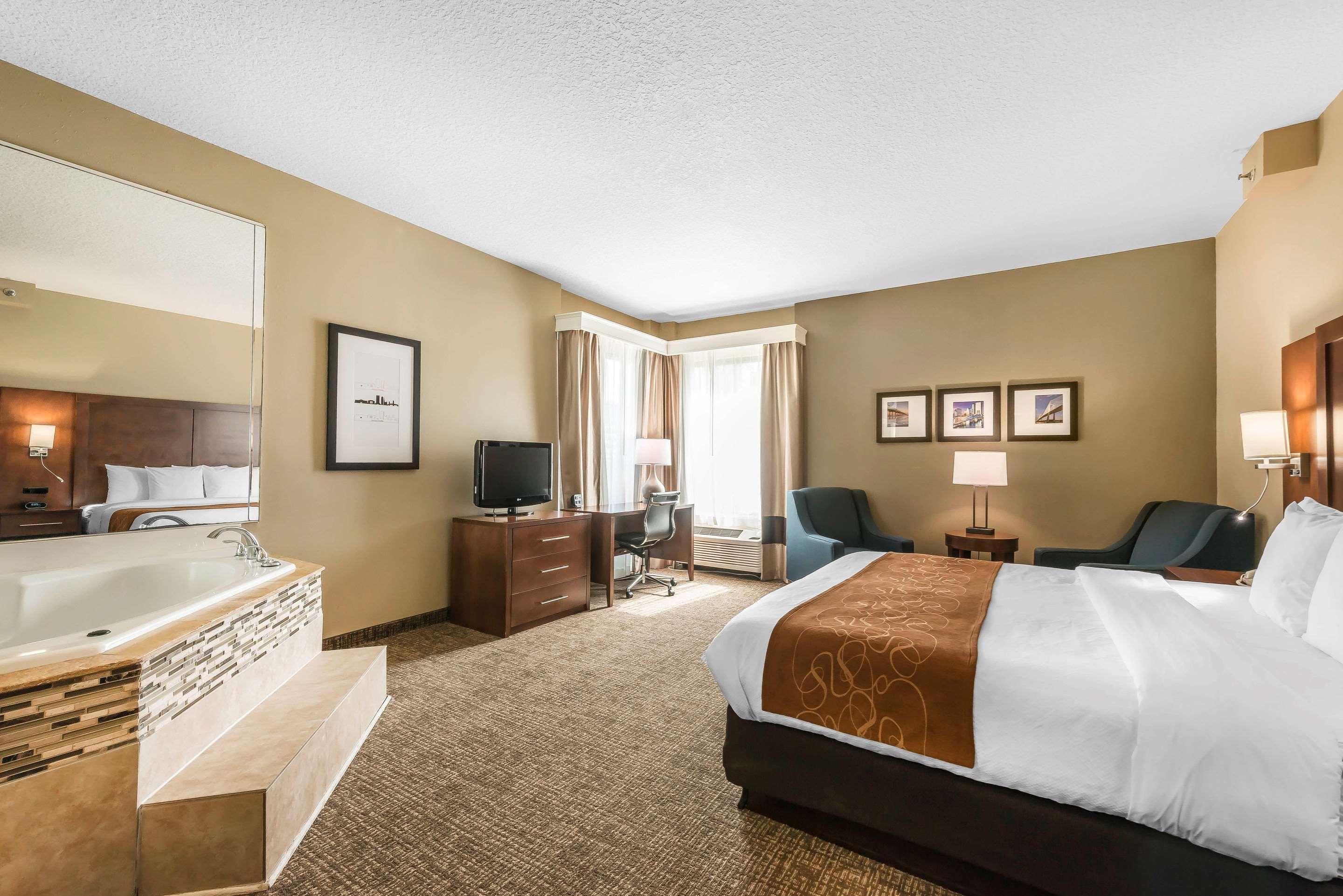 Comfort Suites Baymeadows Near Butler Blvd Jacksonville Eksteriør billede
