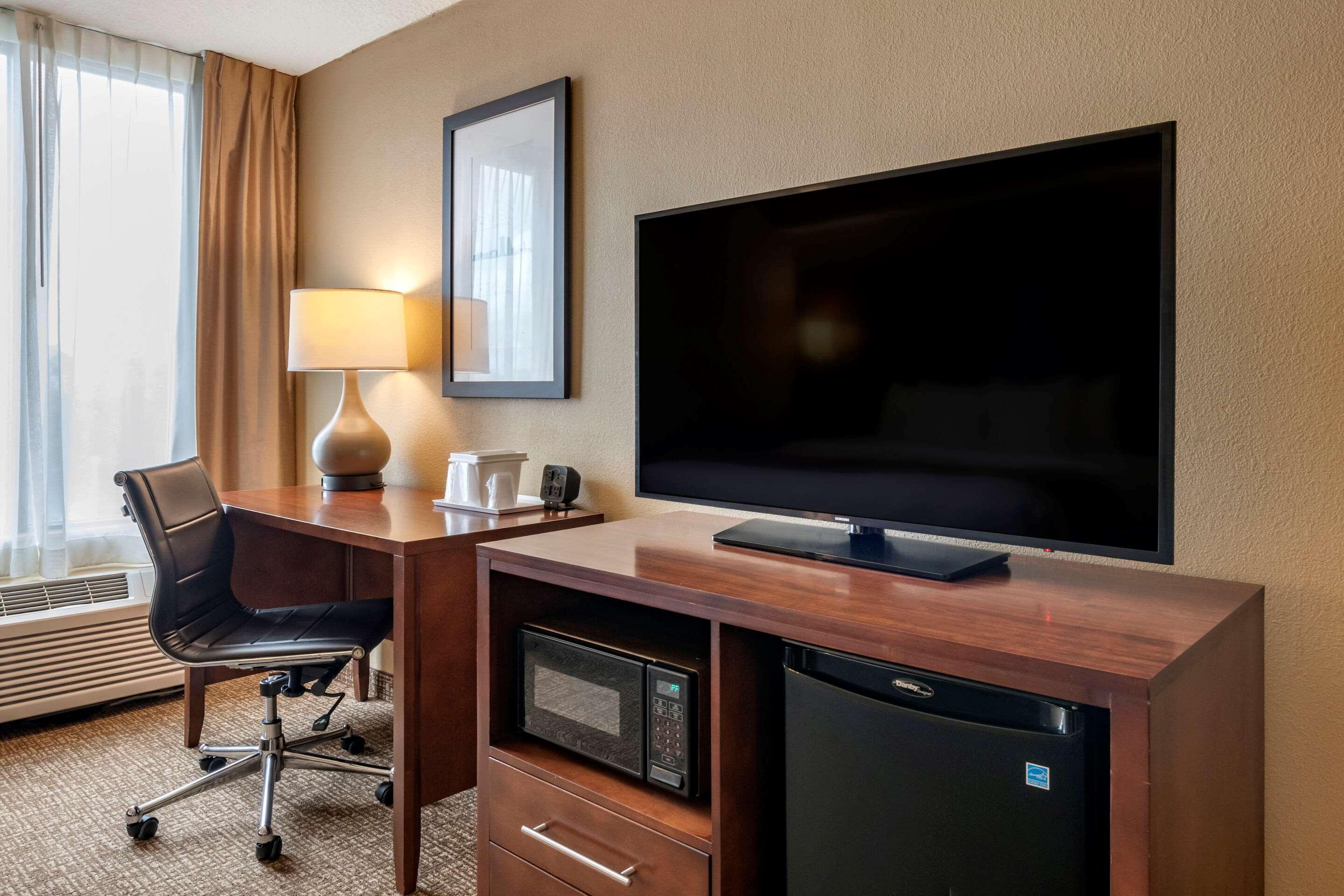 Comfort Suites Baymeadows Near Butler Blvd Jacksonville Eksteriør billede