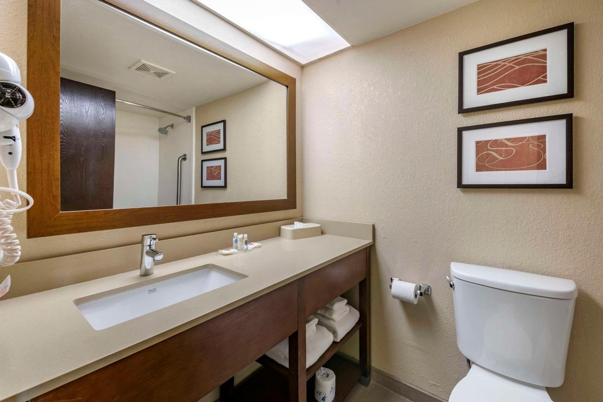 Comfort Suites Baymeadows Near Butler Blvd Jacksonville Eksteriør billede
